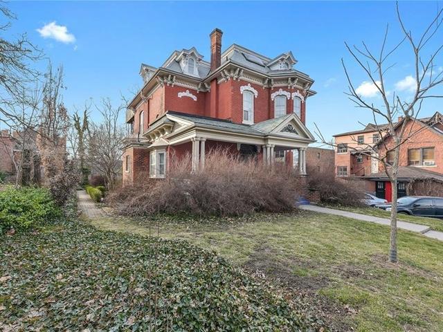 2 - 264 MacNab Street S