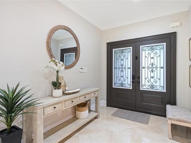 1528 Pinery Crescent