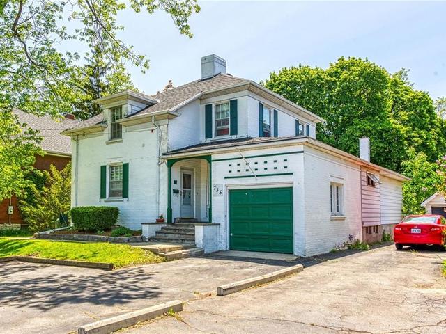 735 COLBORNE Street E