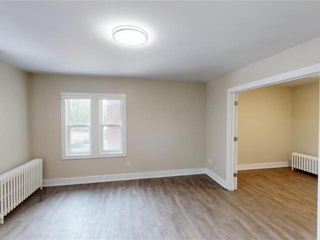 7 - 4 Ottawa Street N