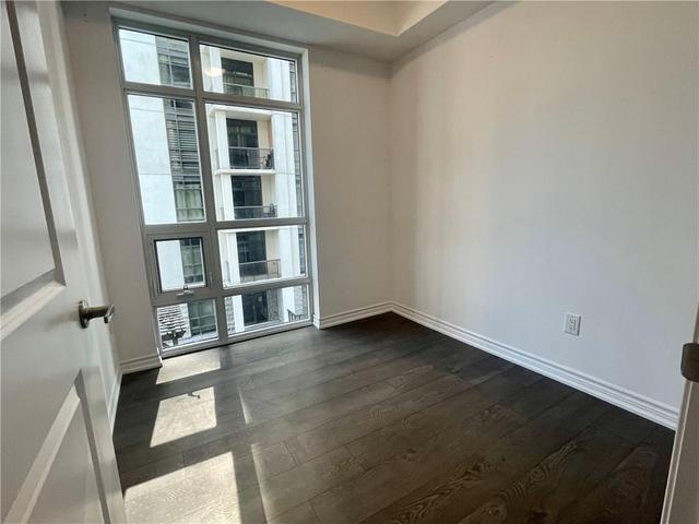 402 - 81 Robinson Street