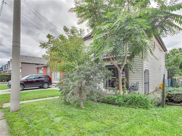 146 PICTON Street E
