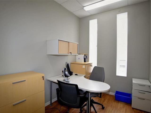 940 Queensdale Avenue E