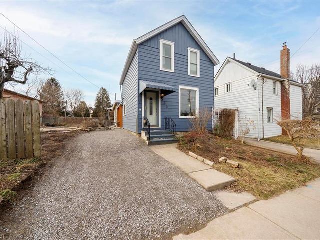 533 Catharine Street N