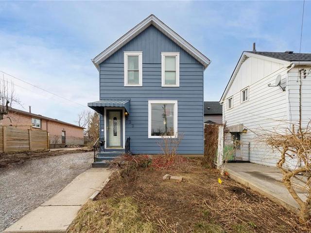 533 Catharine Street N