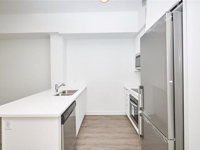 604 - 600 North Service Road, | Sold, H4178644 | Condos.ca