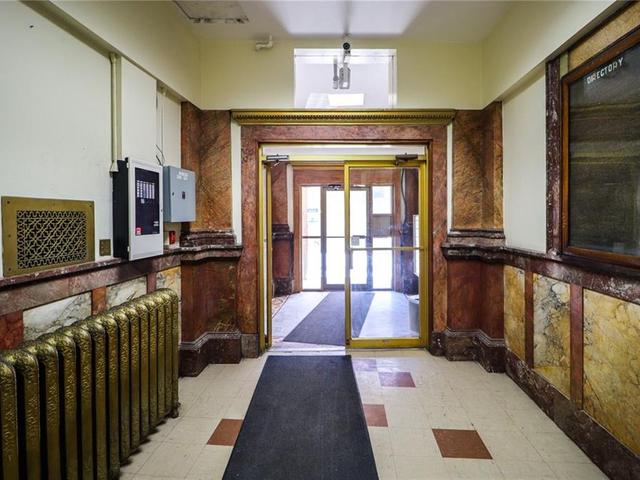 304 - 72 JAMES Street N