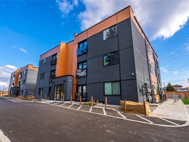 3D - 259 King Street E