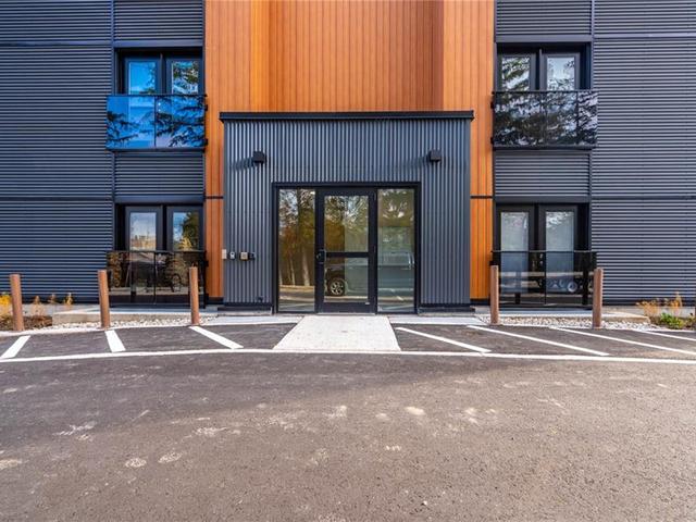 3D - 259 King Street E