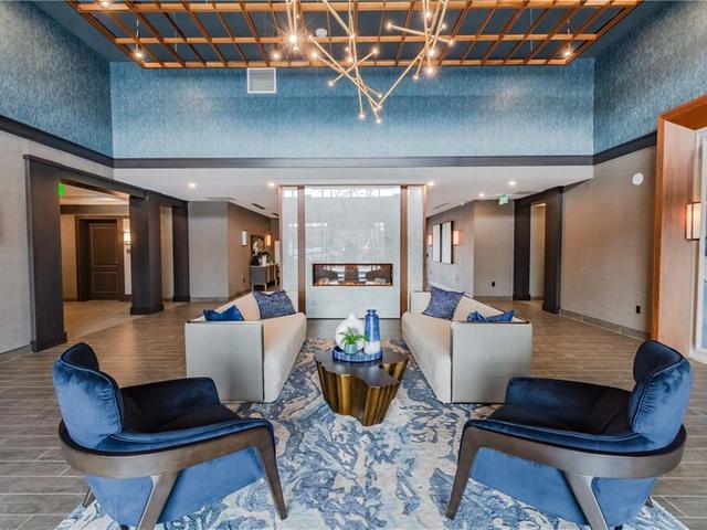 814 - 460 Dundas Street E