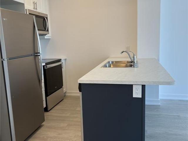 211 - 460 Dundas Street E