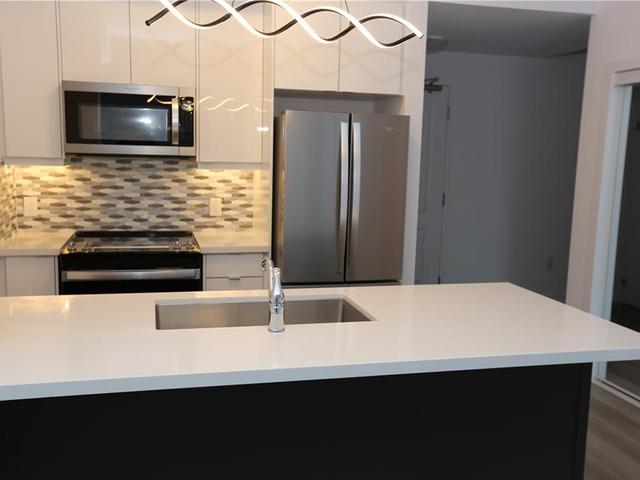 322 - 460 DUNDAS Street E