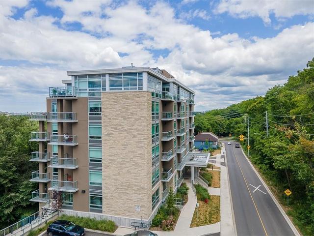 204 - 479 Charlton Avenue E