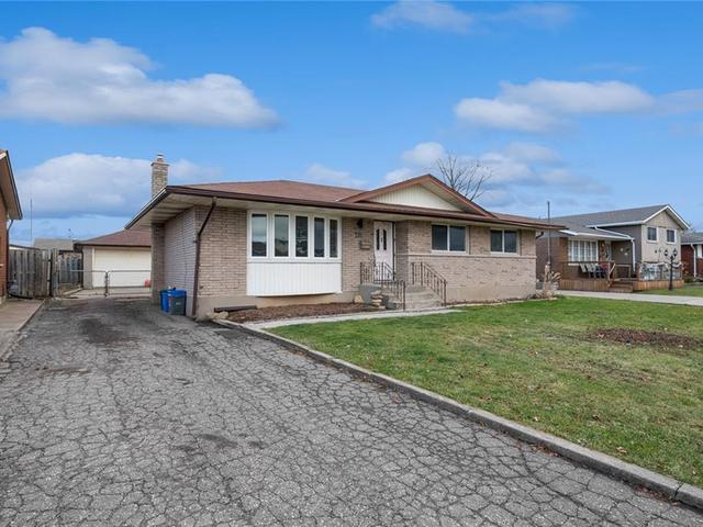 Lower - 116 COLLIER Road S