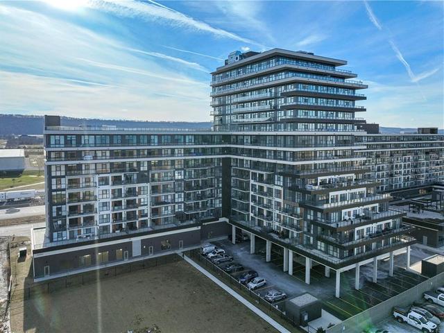 910 - 550 NORTH SERVICE Road