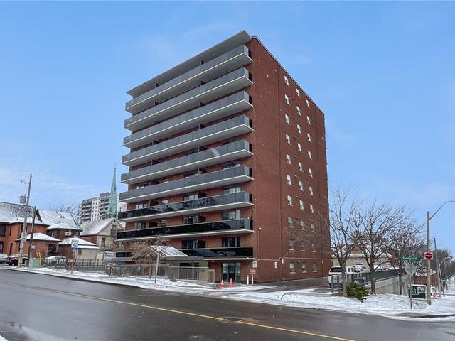 202 - 81 CHARLTON Avenue E