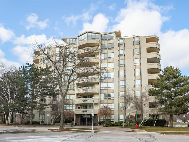 505 - 6 VILLAGE GREEN Boulevard