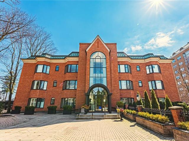 11 - 2220 Lakeshore Road