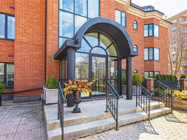 11 - 2220 Lakeshore Road