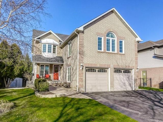41 STRATHROY Crescent