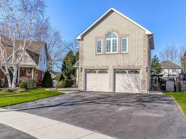 41 STRATHROY Crescent