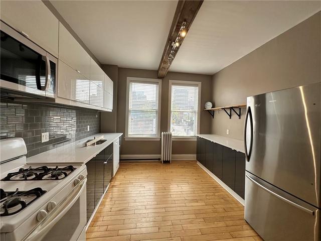 2 - 172 JAMES Street N