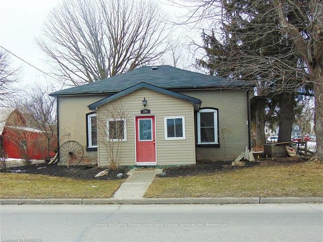 206 ALBERT St W