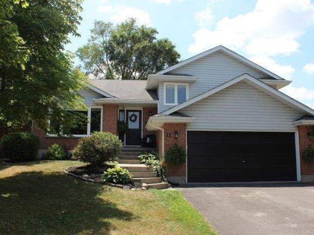 11 Lynn Cres