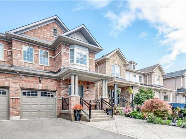 71 Manordale Cres