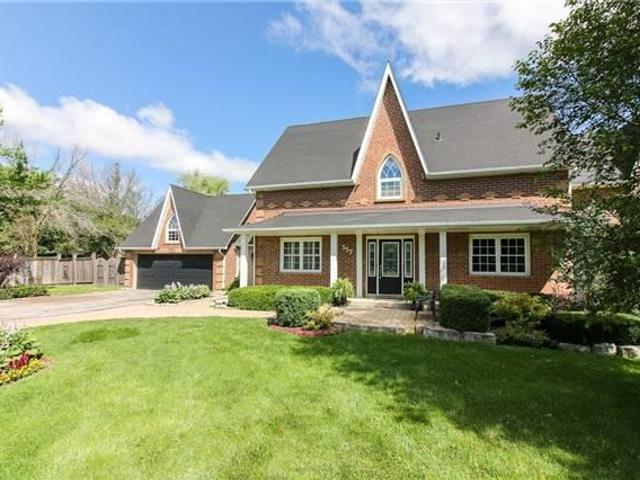 557 Aintree Dr