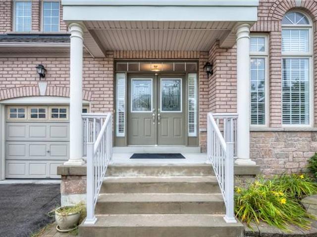 51 River Valley Cres