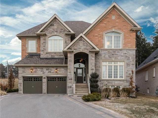 16 Championship Circle Pl