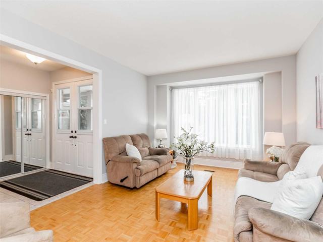 943 Northern Prospect Cres