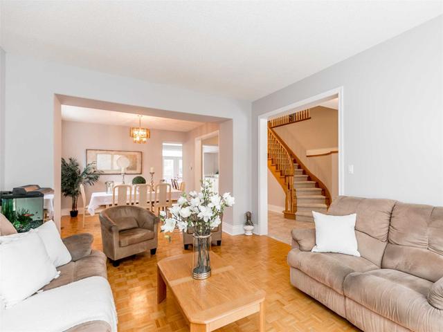 943 Northern Prospect Cres