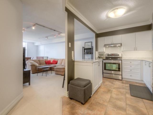 914 - 260 Davis Dr