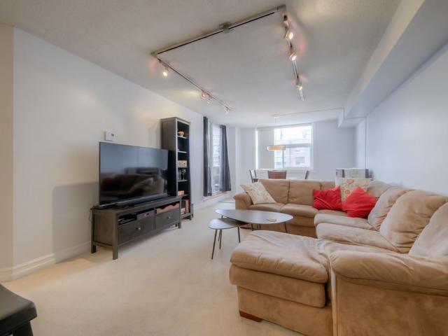 914 - 260 Davis Dr