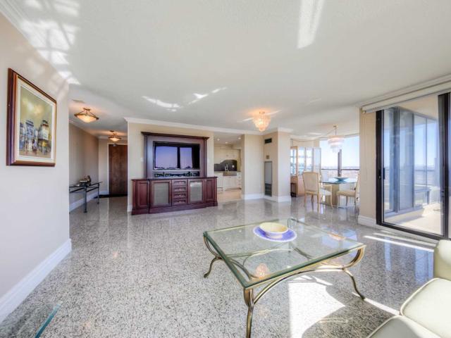 1510 - 7440 Bathurst St