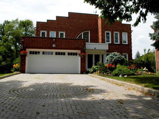 18 Trinity Cres