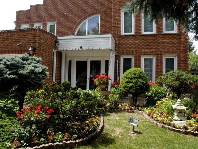 18 Trinity Cres