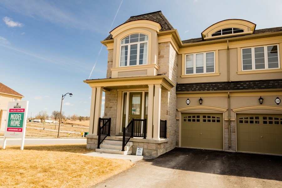 112 Forest Edge Cres, Holland Landing Terminated, N4409187 Property.ca