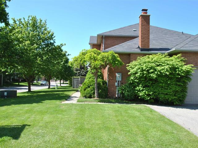 34 Devonsleigh Blvd