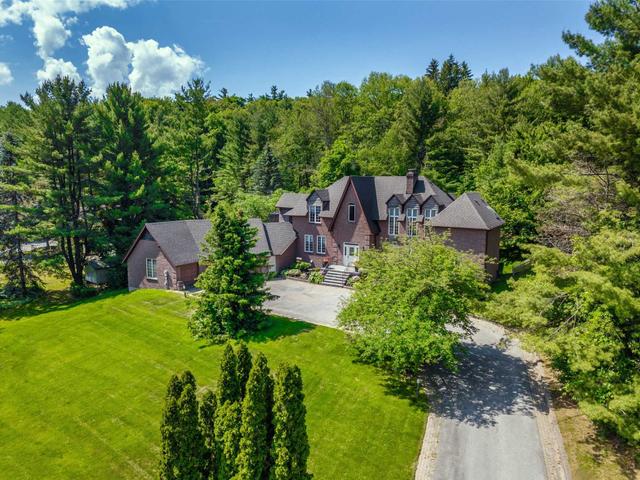 250 Woodland Acres Cres