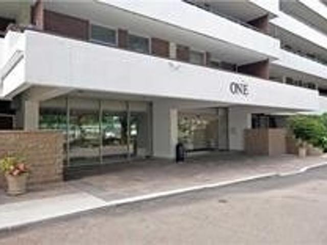 1009 - 1 Royal Orchard Blvd