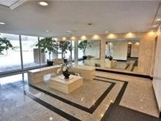 1009 - 1 Royal Orchard Blvd