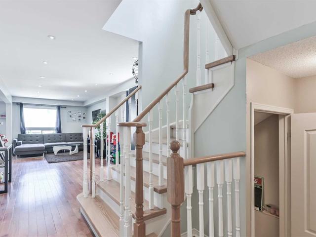 104 Richard Coulson Cres