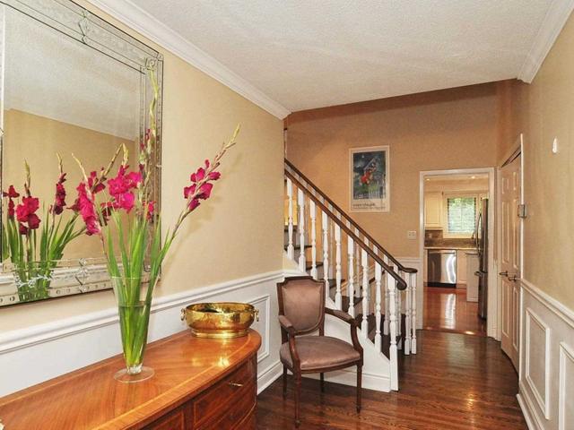 36 Poinsetta Dr N