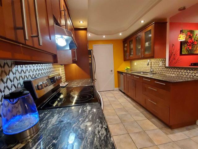 1405 - 22 Clarissa Dr