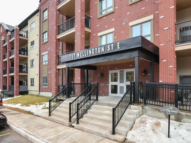 103 - 157 Wellington St E
