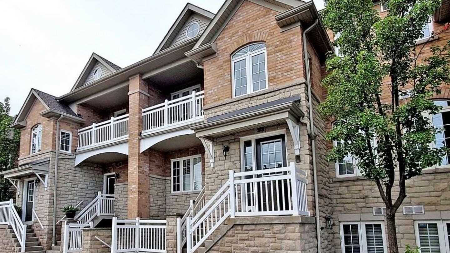 33 520 Silken Laumann Dr, Newmarket Sold, N4913915 Condos.ca