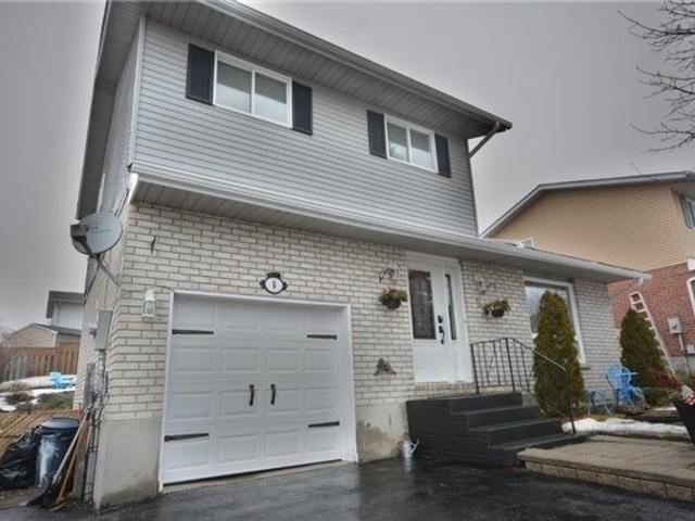 8 Annamaria Dr